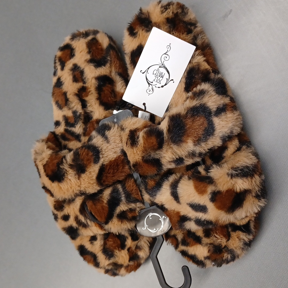 NWT Soul Mates Fuzzy Leopard Slippers